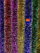 Мишура S 05 d=10см L=2,5 м Цветная с белыми кончиками(10 шт/120шт)(цвета в ассортименте) КРАТНО 10